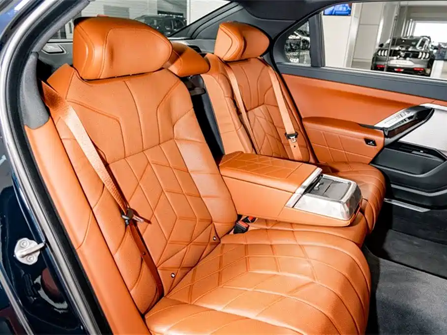 BMW 7 Series 2023 740Li Exclusive M Sport Package фото 28