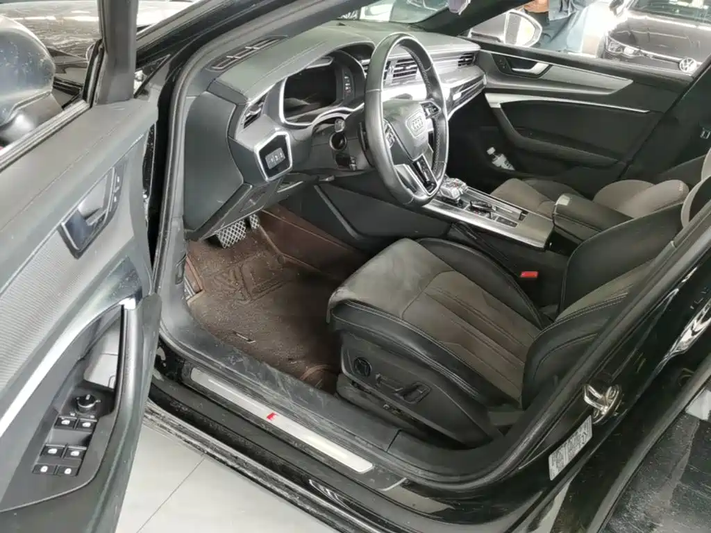 Фото 15 - Audi A6L