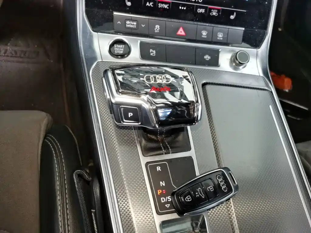 Фото 14 - Audi A6L
