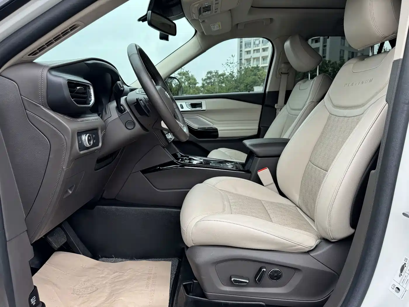 Фото 7 - Ford Explorer