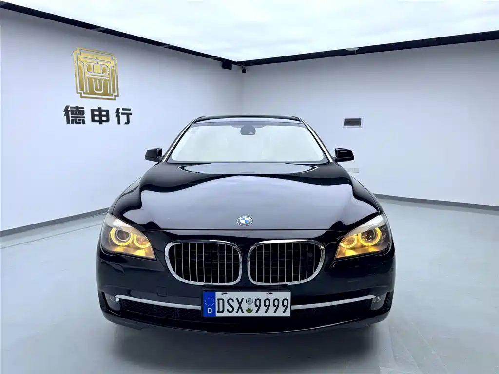 BMW 7 Series 2010 760Li фото 2