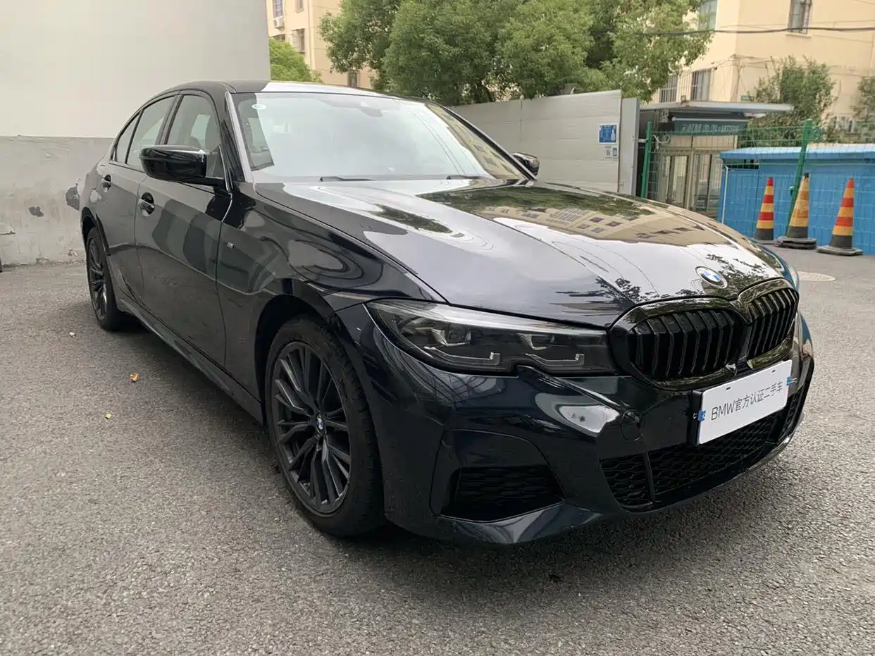 BMW 3 Series 2022 330i M Sport Shadow Edition фото 3