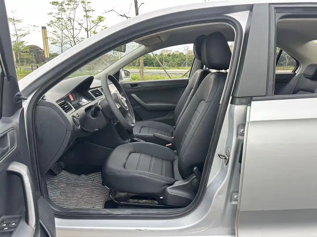 Volkswagen Santana 2013 1.6L Automatic Trend Edition фото 24