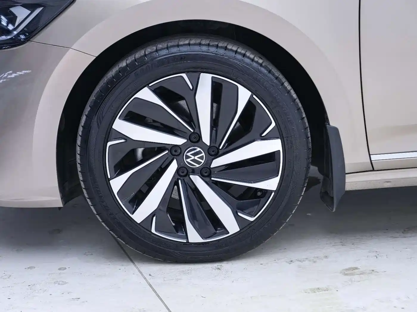 Volkswagen Passat 2022 330TSI Starlight Elite Edition фото 10