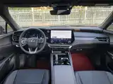 Фото 16 - Lexus RX