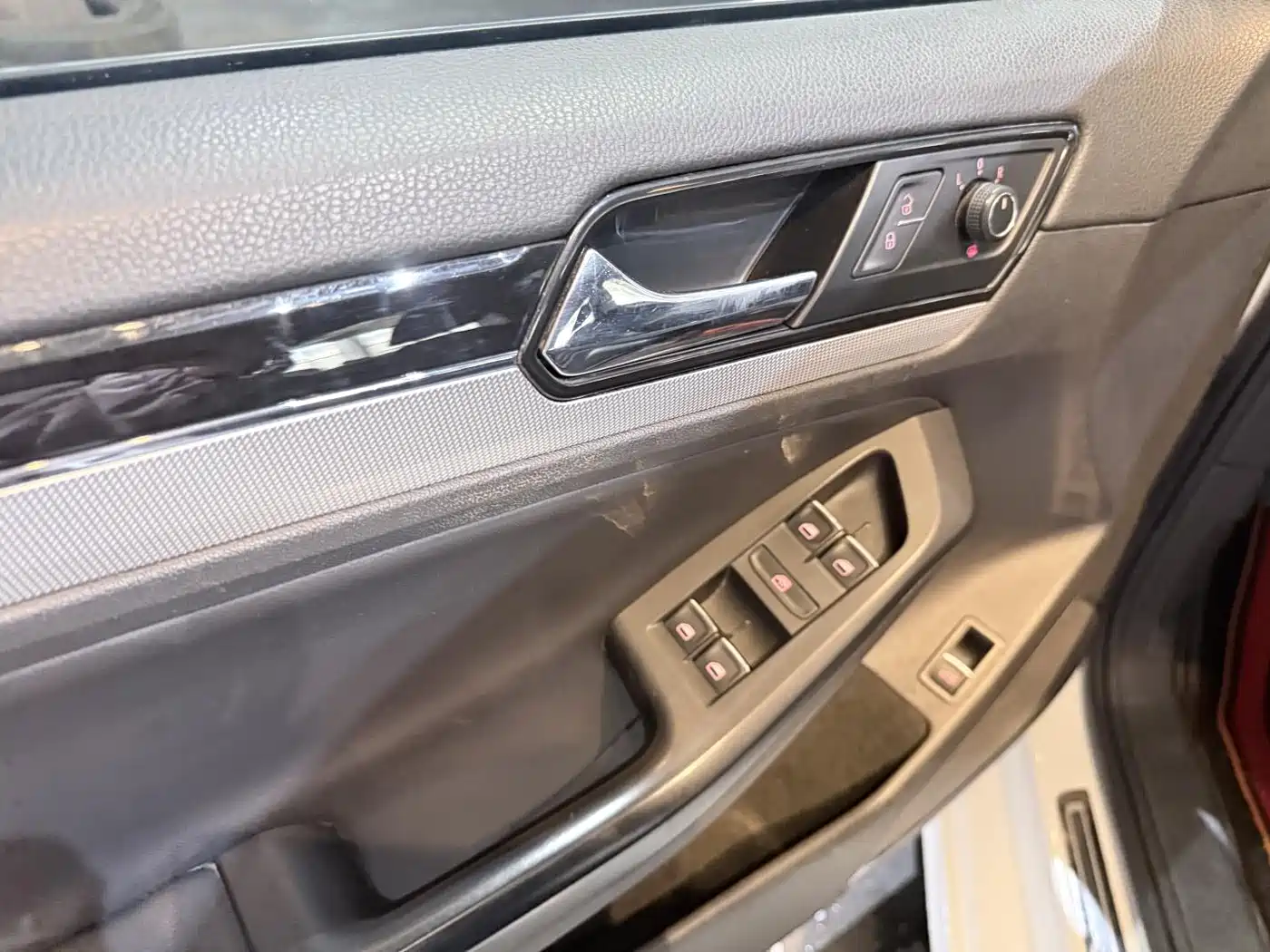 Volkswagen Sagitar 2018 1.6L Automatic Comfort фото 10