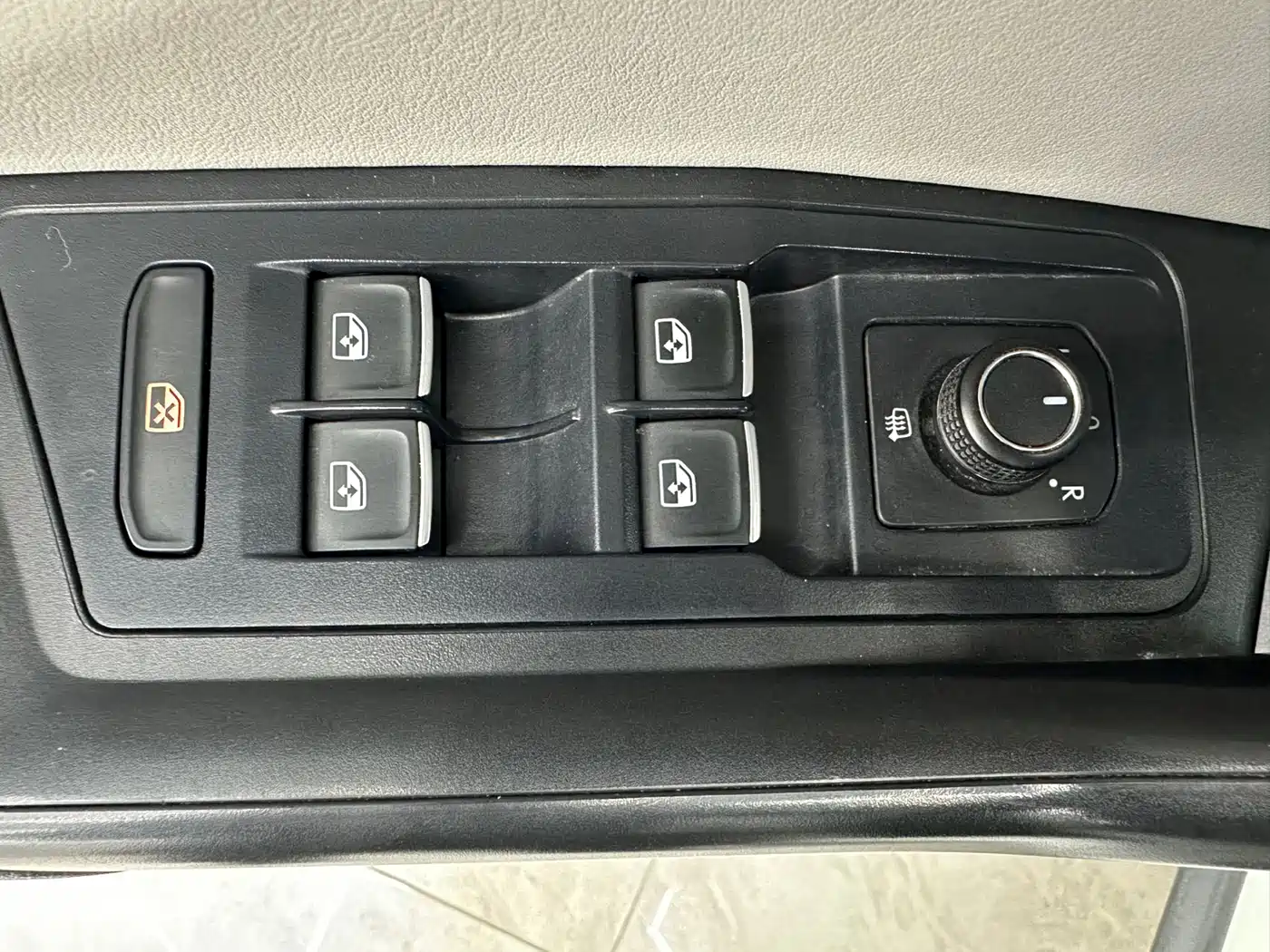 Volkswagen T-ROC 2023 280TSI DSG 2WD Time Edition фото 11
