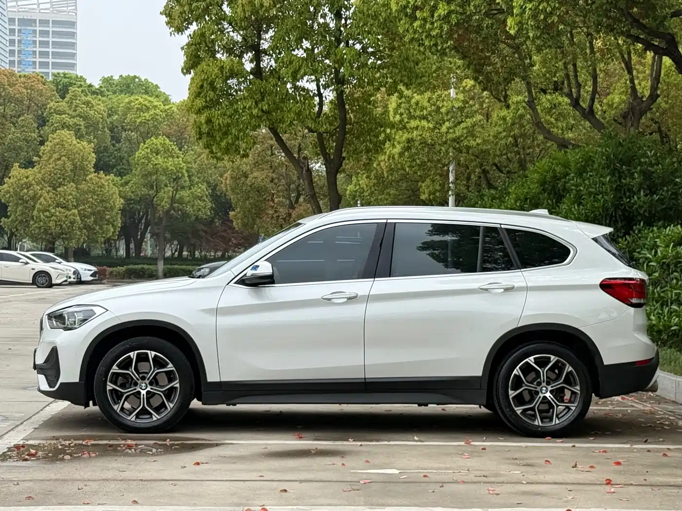 BMW X1 2022 sDrive25Li Leading фото 3