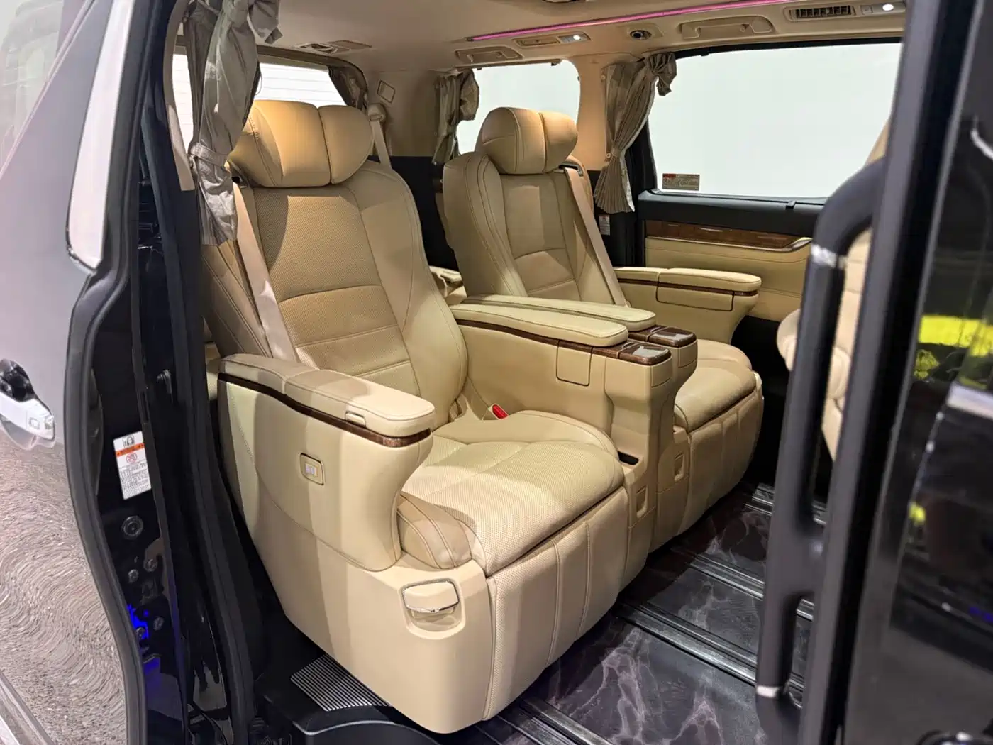 Toyota Alphard 2015 3.5L Premium Edition фото 7
