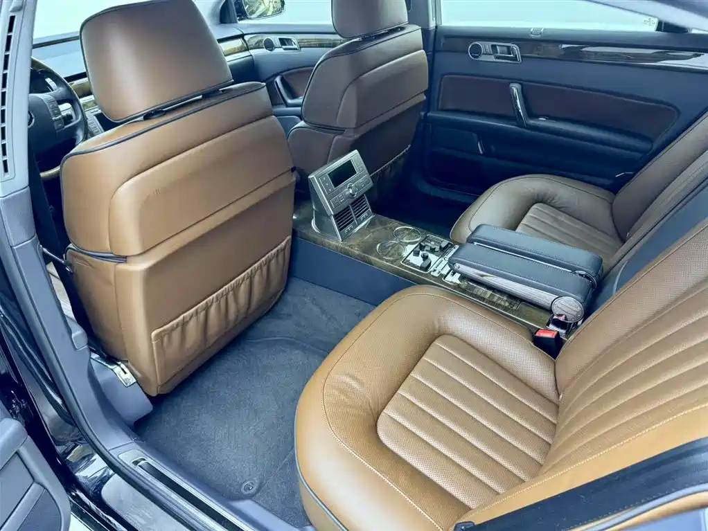 Volkswagen Phaeton 2012 3.6L Premium Custom фото 22
