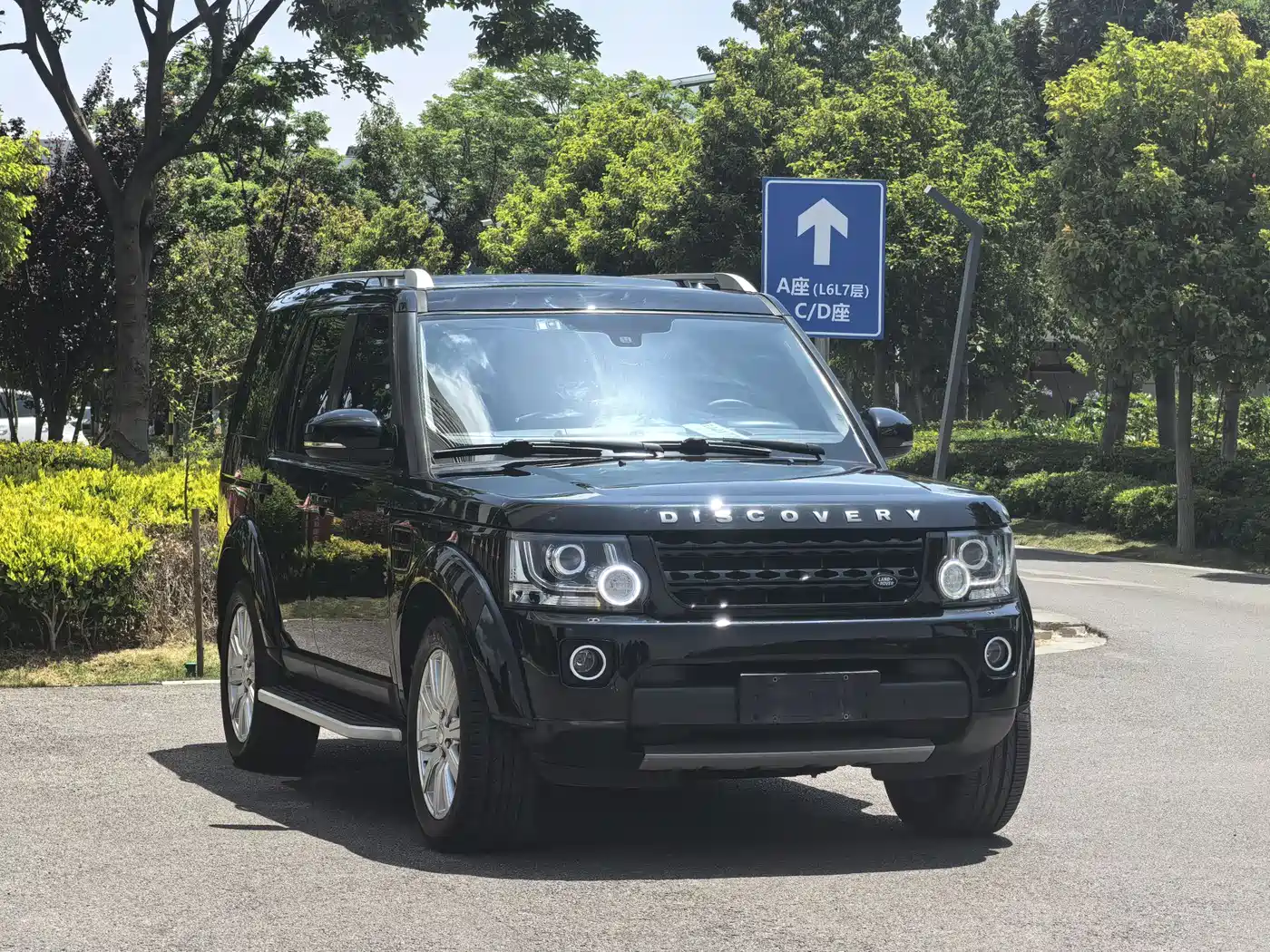 Land Rover Discovery 2016 3.0 SC V6 HSE фото 2