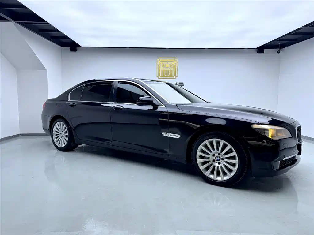 BMW 7 Series 2010 760Li фото 3