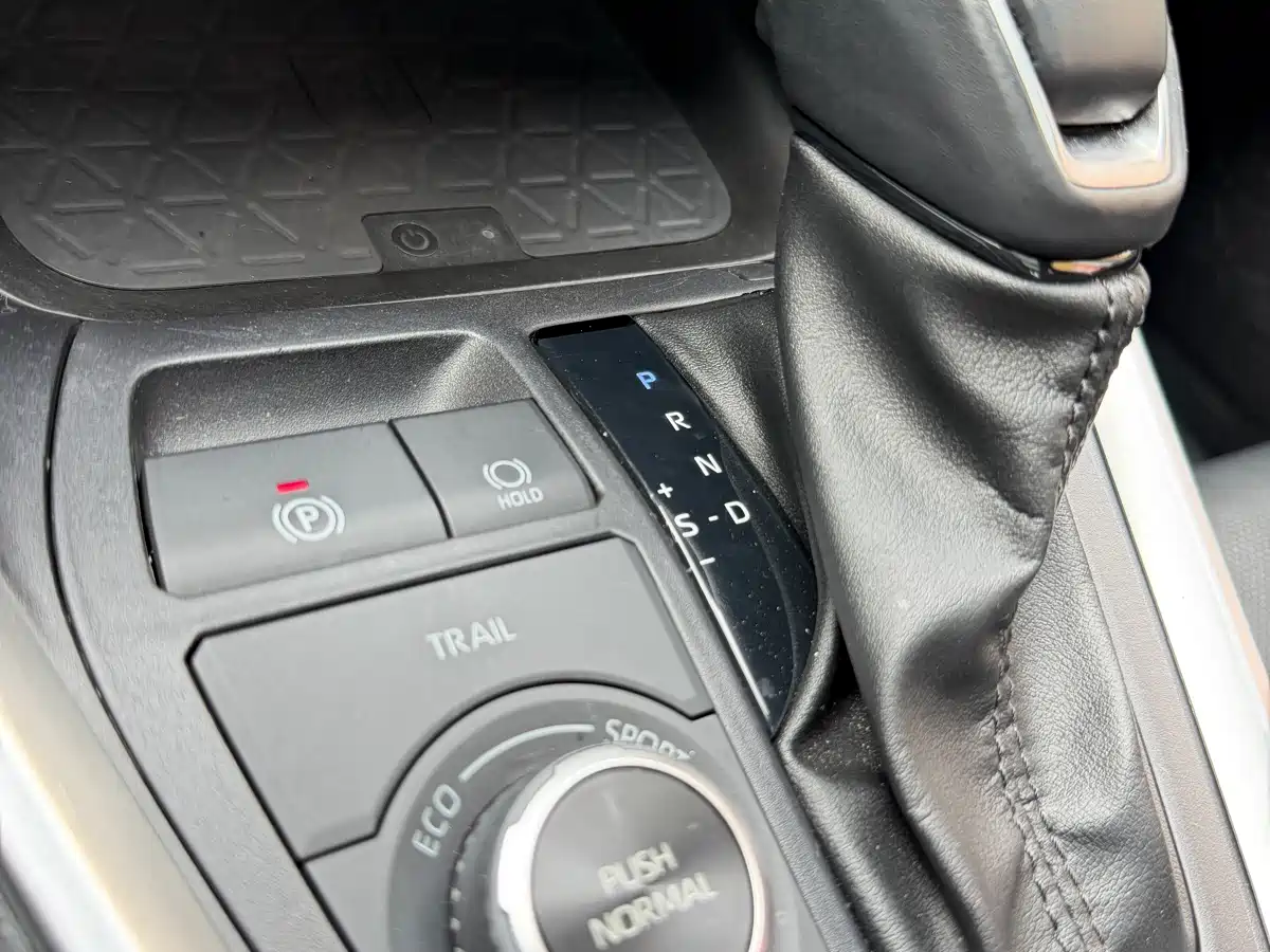 Toyota Wildlander 2023 Hybrid 2.5L E-CVT AWD Premium Edition фото 17