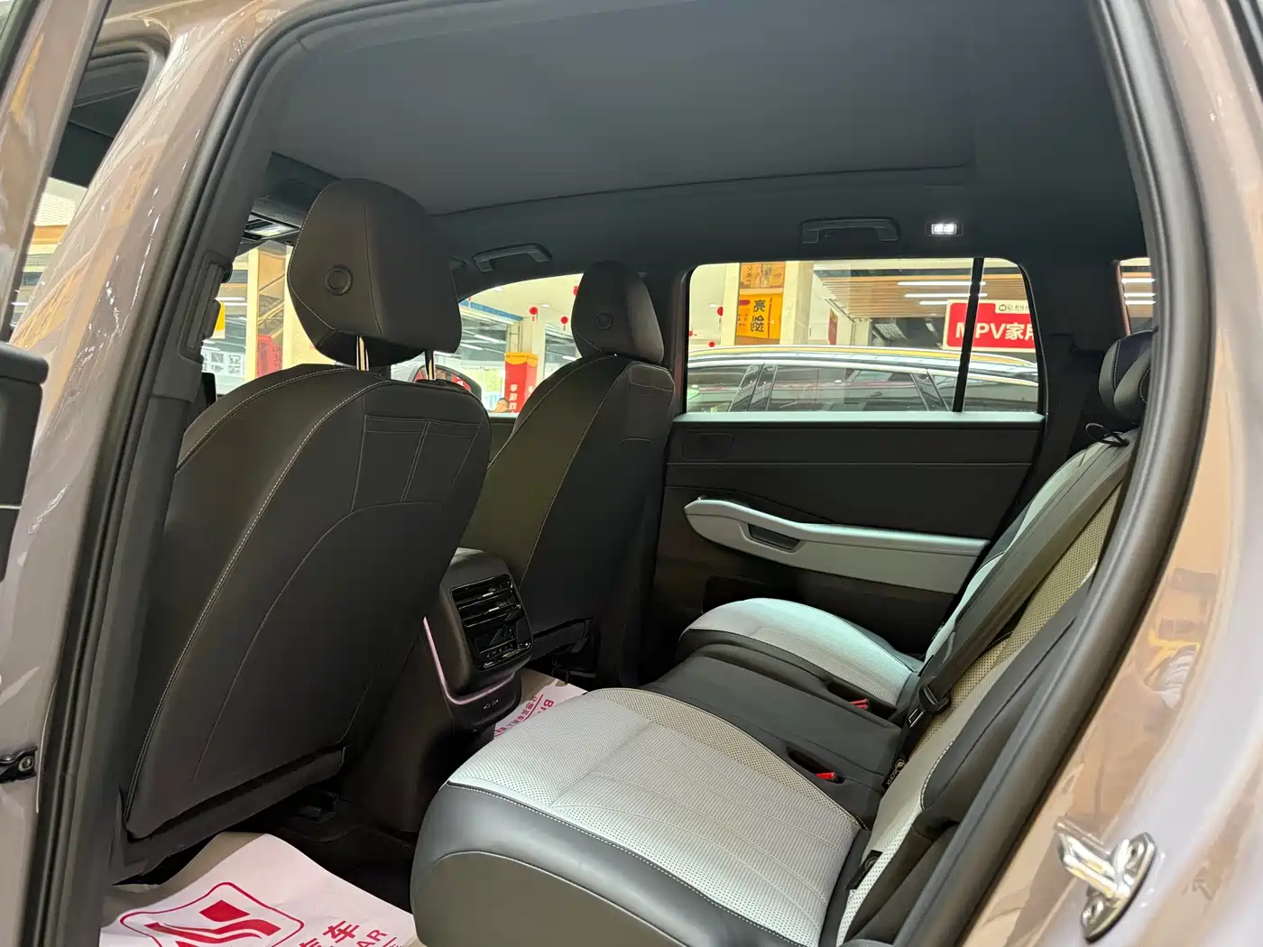 Volkswagen Teramont 2025 Model Teramont Pro 450TSI 4WD Cross Country Edition фото 7