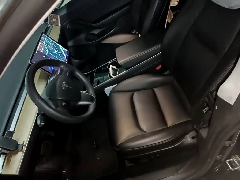 Фото 15 - Tesla Model 3