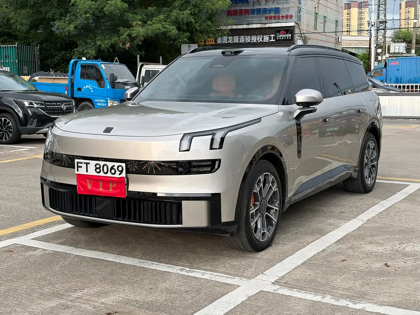 Lynk & Co 900