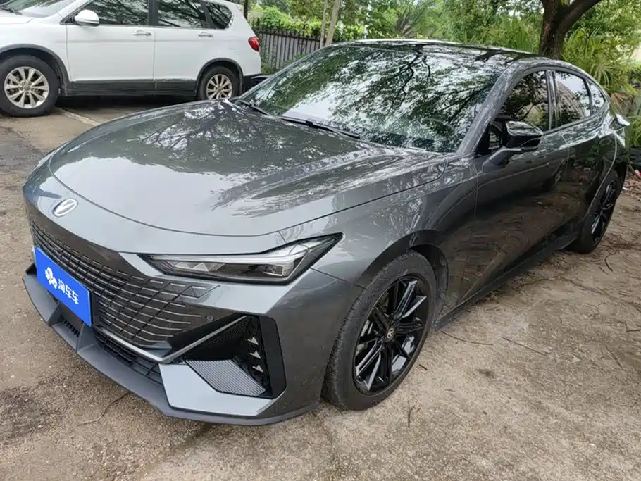 Changan UNI-V 2023 1.5T Luxury Edition