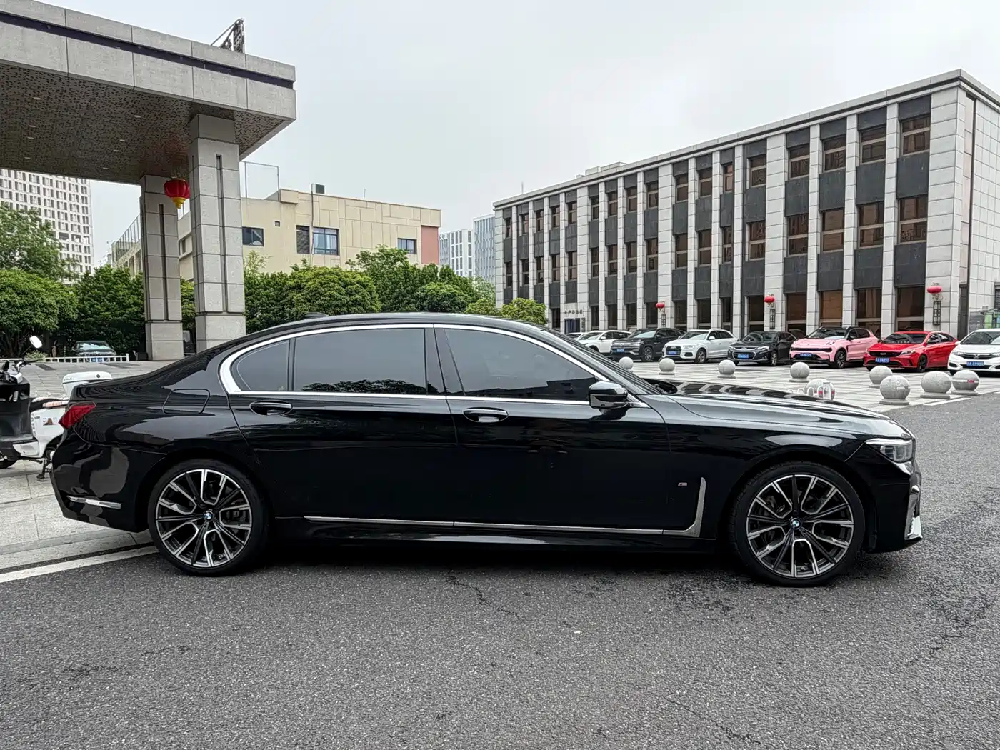BMW 7 Series 2019 740Li Exclusive M Sport Package фото 4