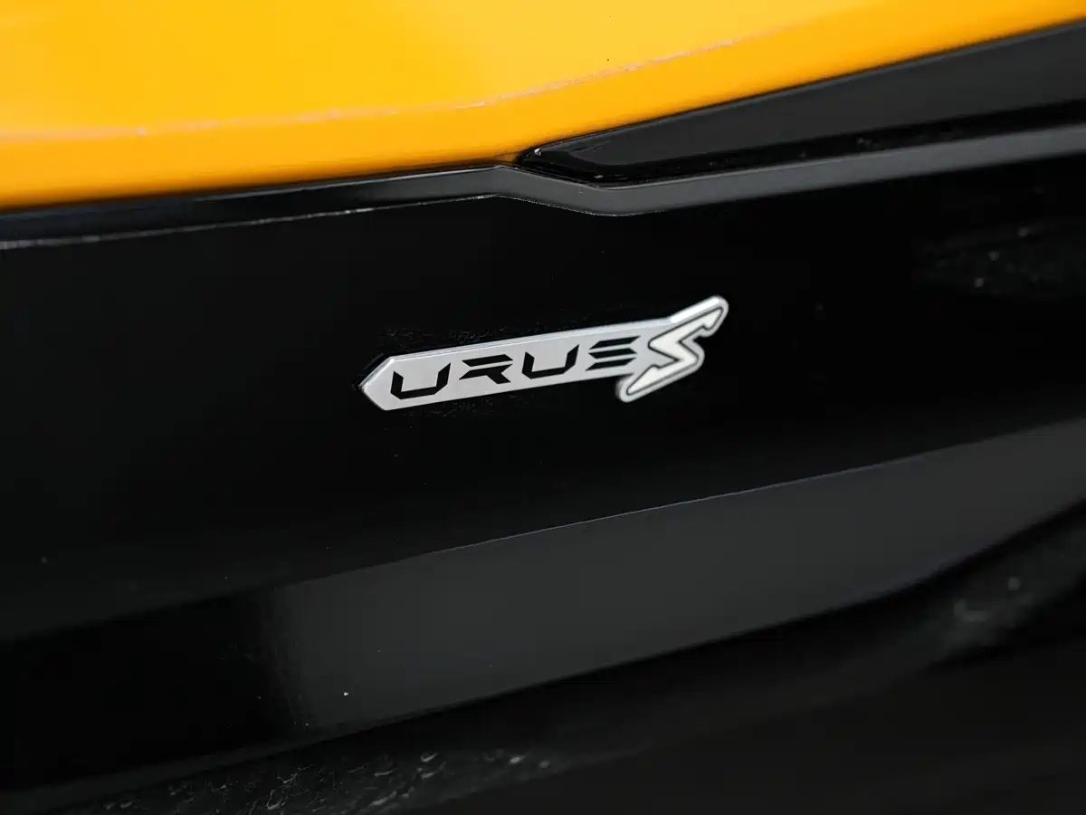 Фото 3 - Lamborghini Urus