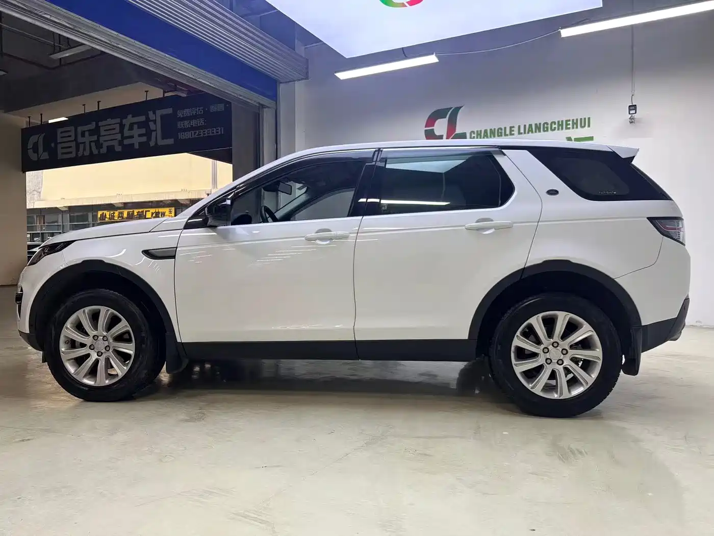 Land Rover Discovery Sport 2018 240PS PURE Edition фото 14