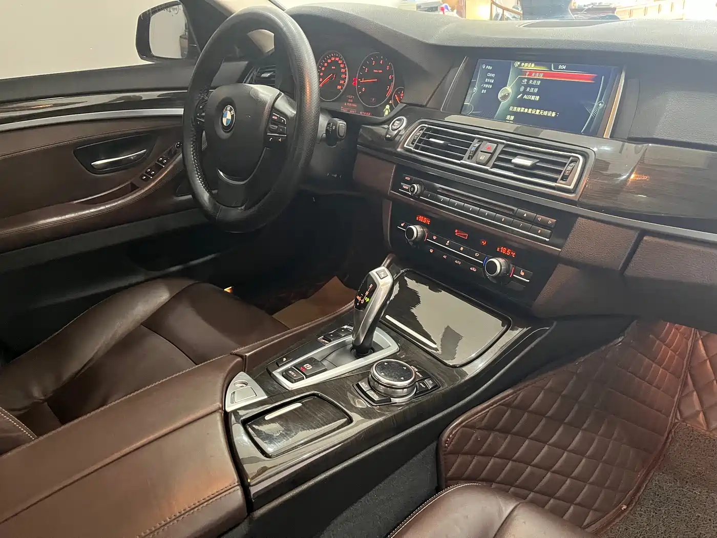 BMW 5 Series 2013 525Li Luxury фото 8