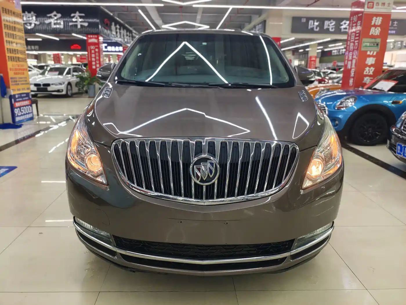 Photo 3 - Buick GL8