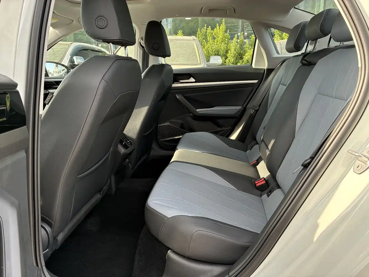 Volkswagen Lavida 2026 1.5L Auto 5 Million Edition фото 6