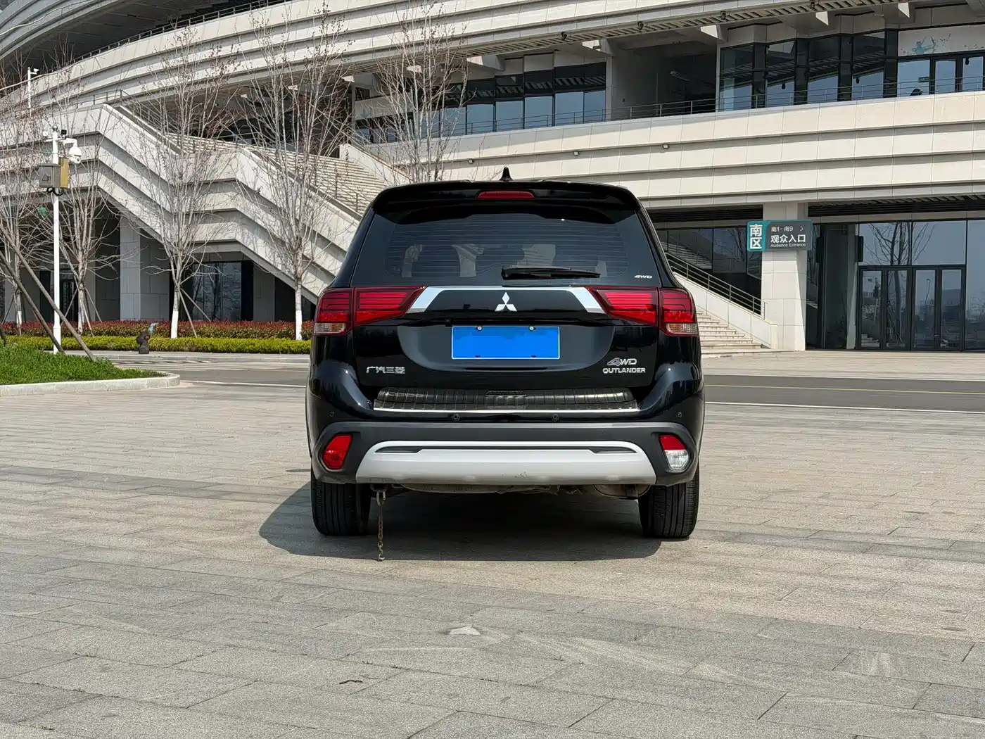 MITSUBISHI OUTLANDER