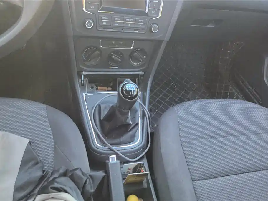 Volkswagen Bora 2017 1.6L Manual Fashion Edition фото 16