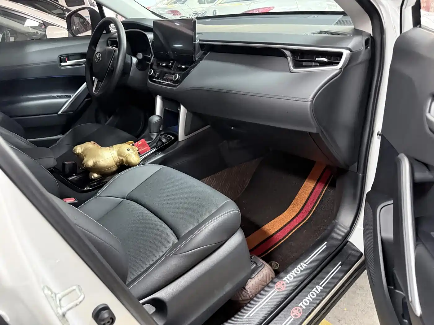 Toyota Frontlander 2023 2.0L CVT Elite Edition фото 18