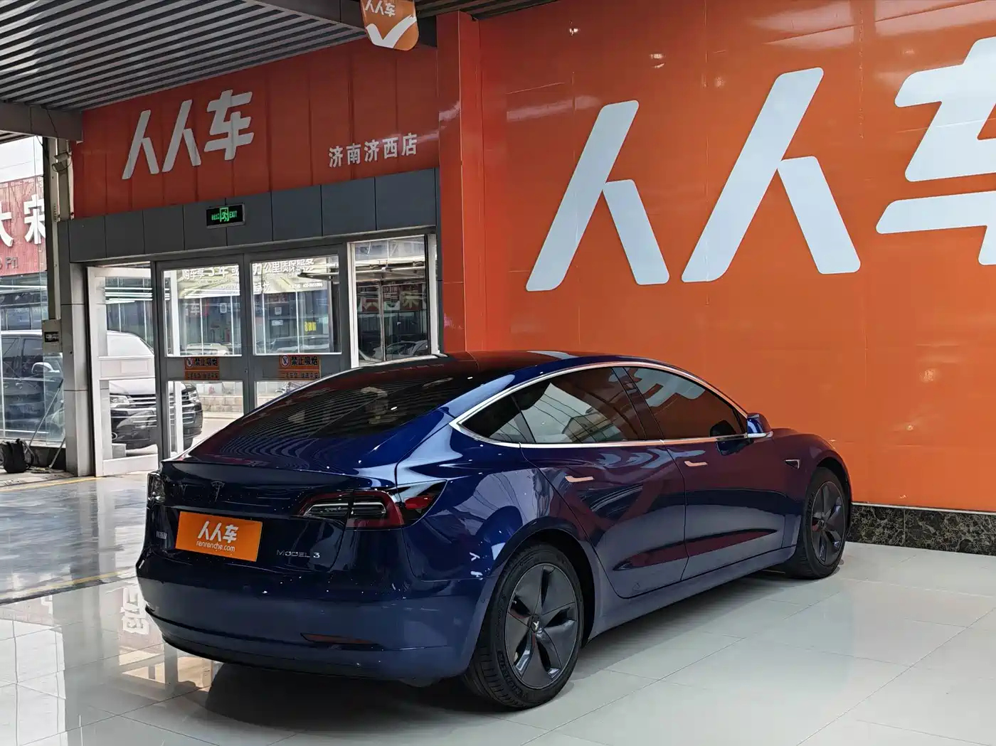 Фото 4 - Tesla Model 3