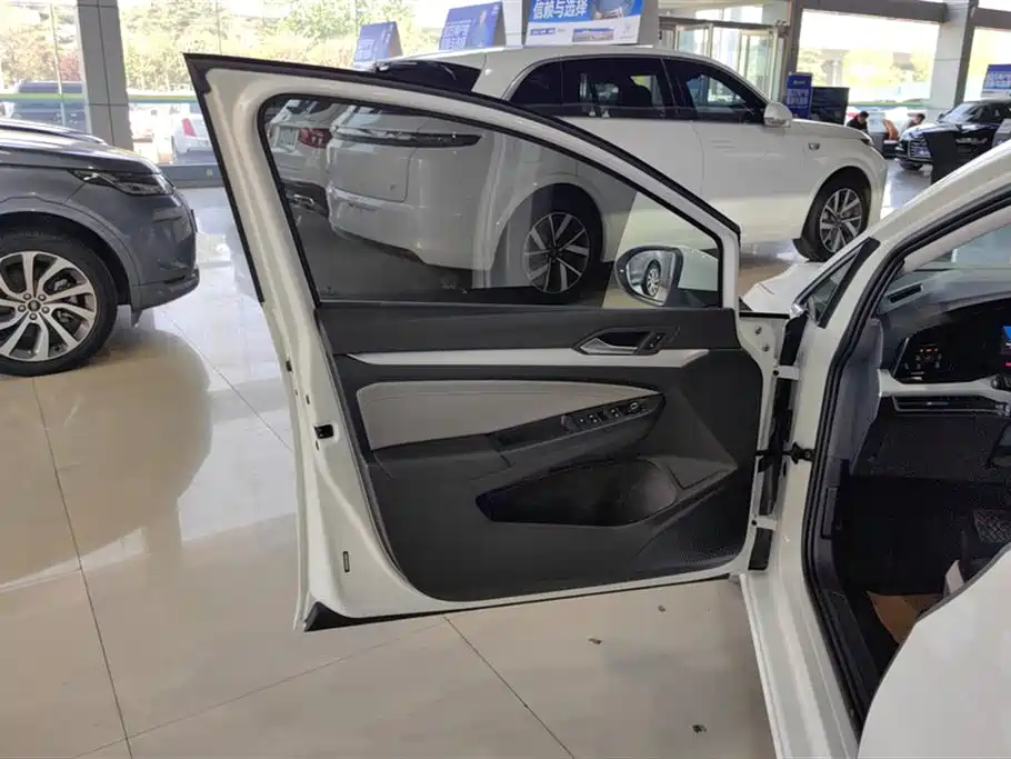 Volkswagen Golf 2023 Facelift 280TSI DSG Pro фото 7