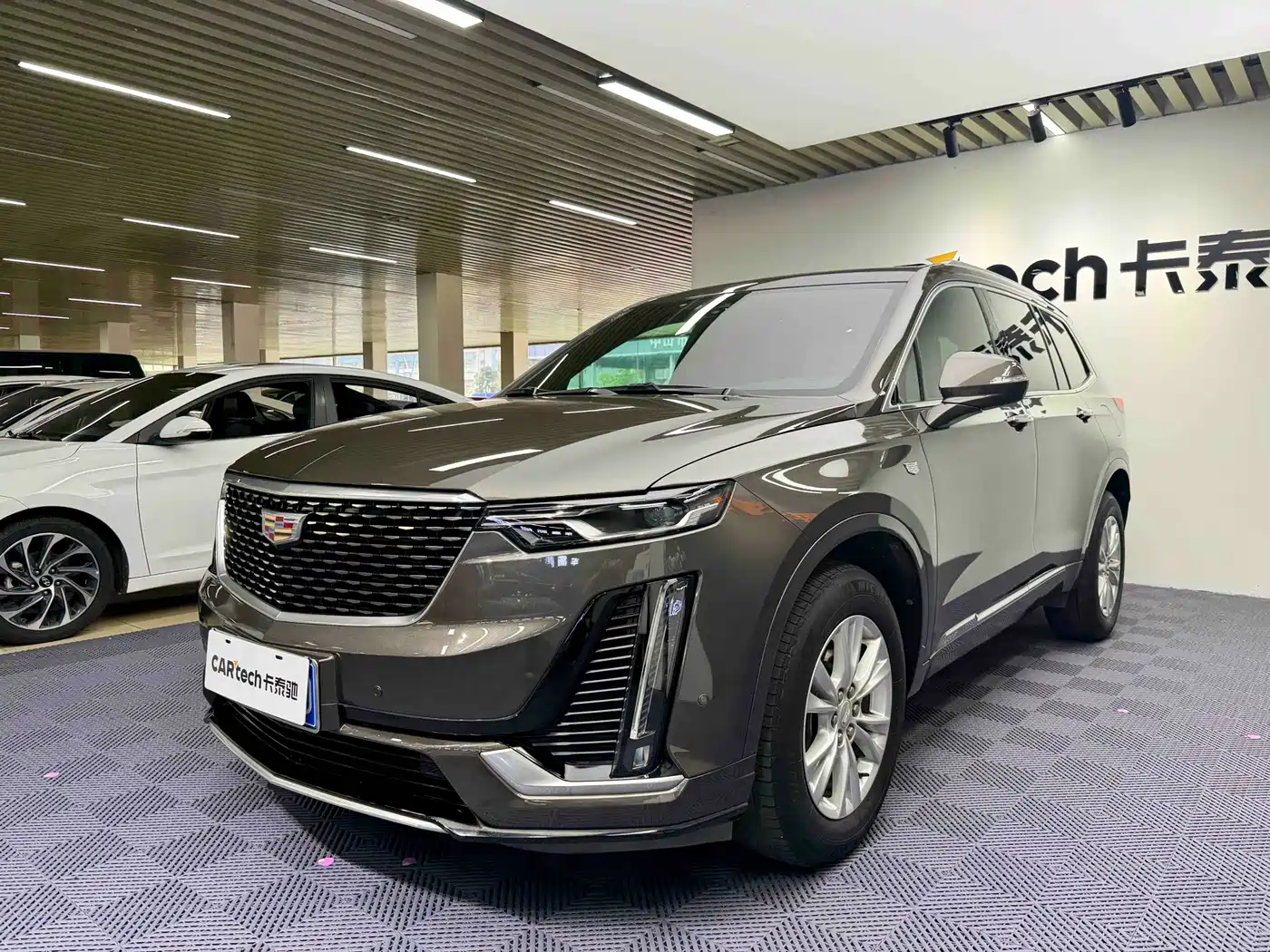 CADILLAC XT6