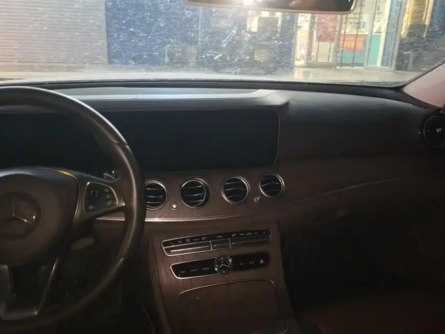 Mercedes-Benz E-Class 2018 E 300 L Luxury фото 13