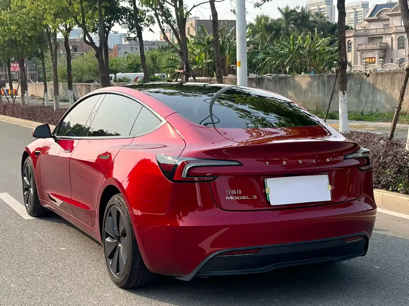 TESLA MODEL 3