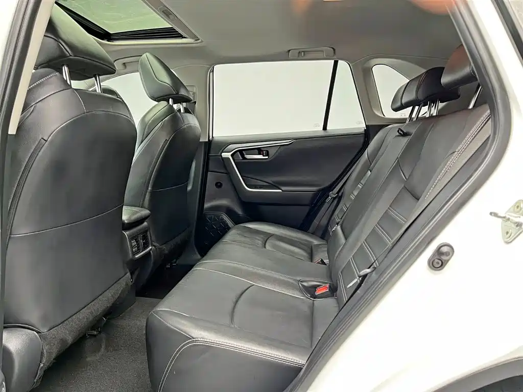 Toyota Wildlander 2022 2.0L CVT FWD Luxury PLUS Edition фото 14