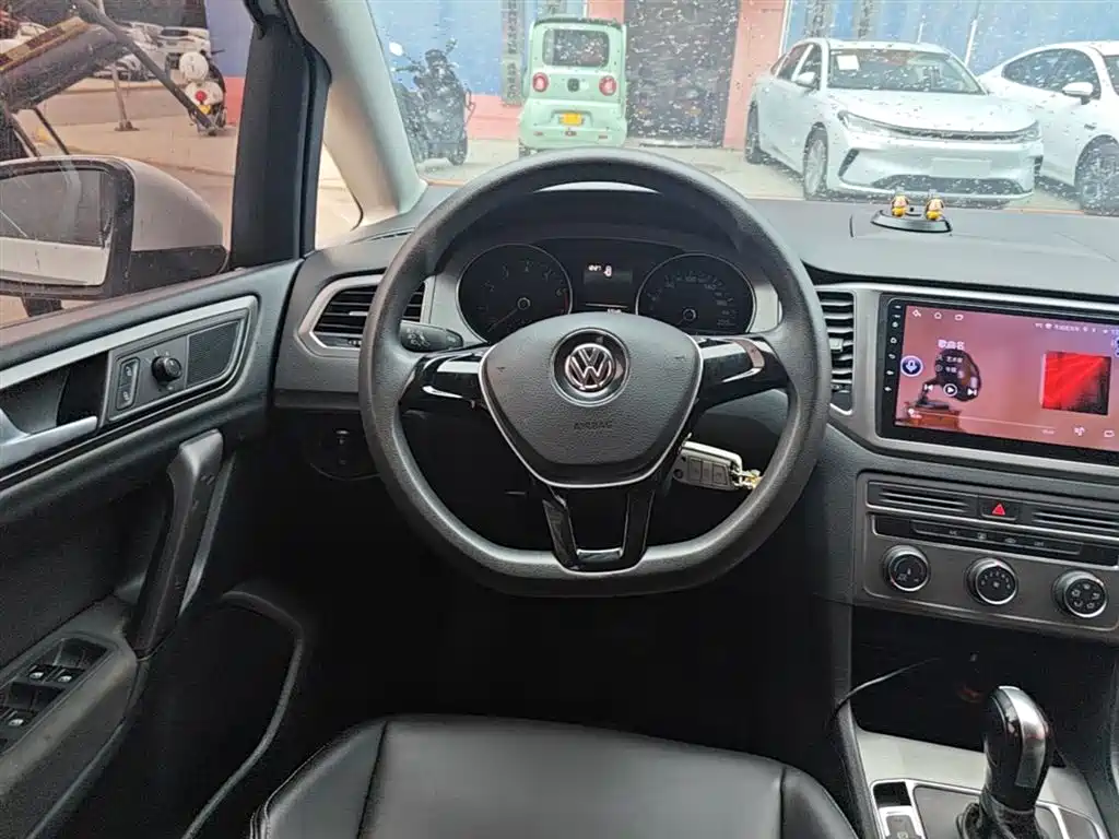 Volkswagen Golf Sportsvan 2018 1.6L Automatic Comfort фото 11
