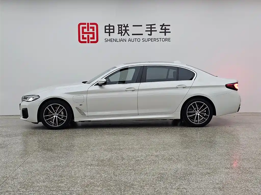 BMW 5 Series New Energy 2021 535Le Pioneer Edition M Sport Package фото 2