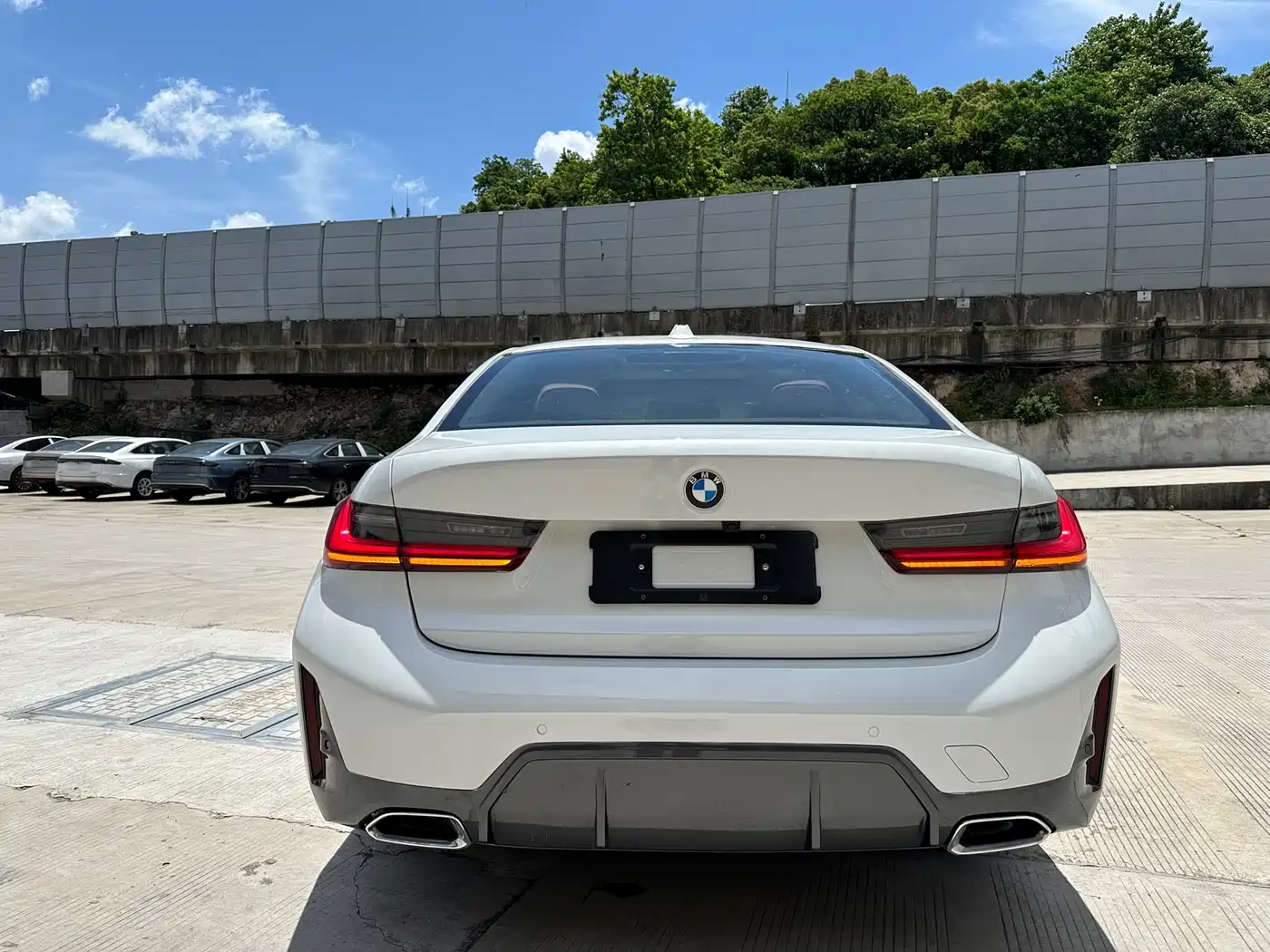 BMW 3 Series 2024 325Li M Sport Package фото 8