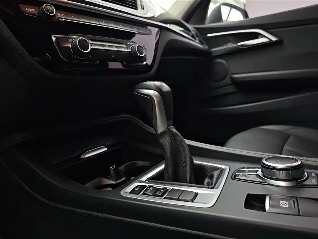 BMW 1 Series 2019 118i Fashion Edition фото 12
