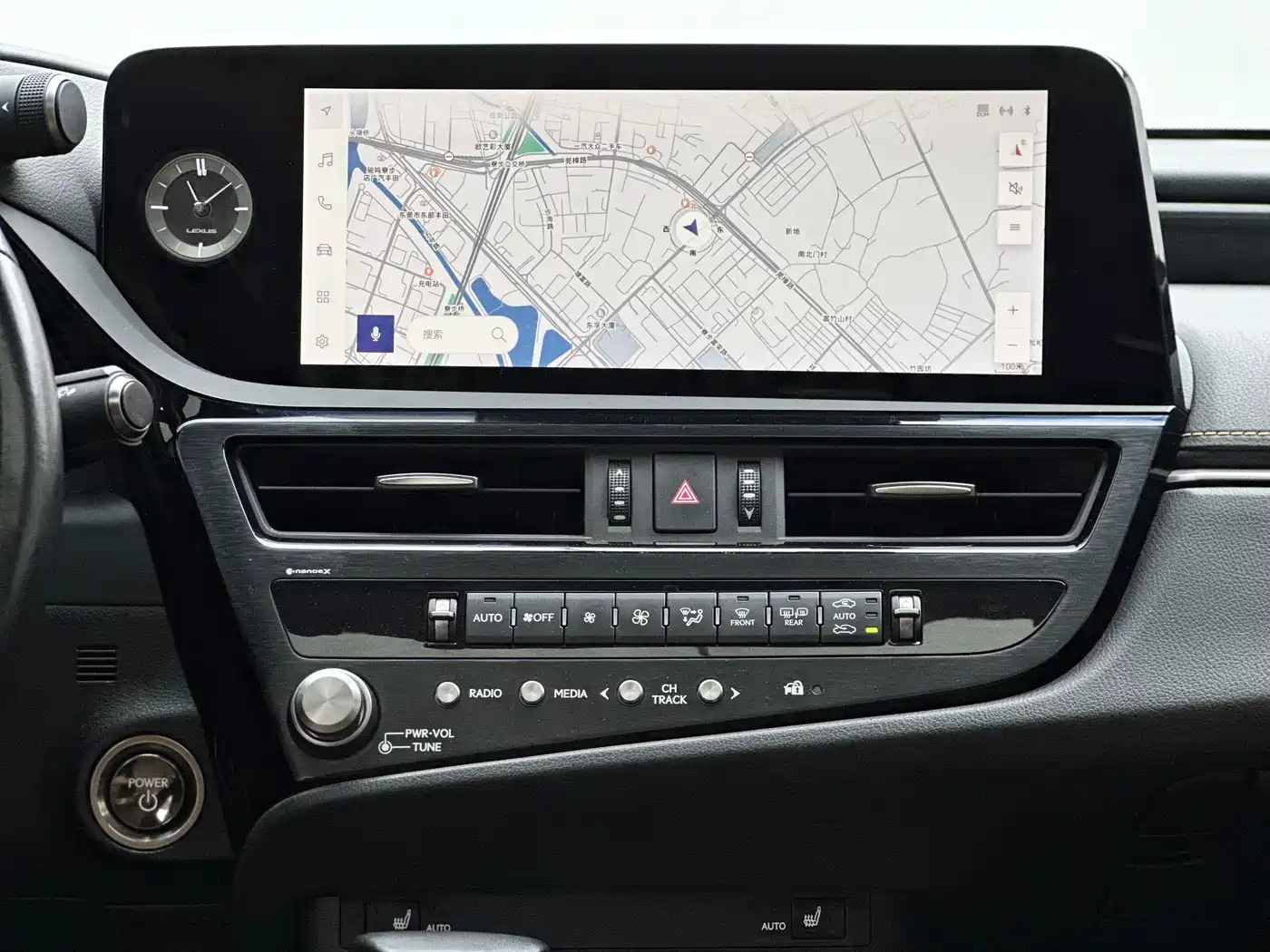 Photo 8 - Lexus ES