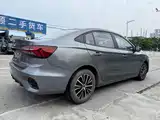 Фото 13 - Roewe i5