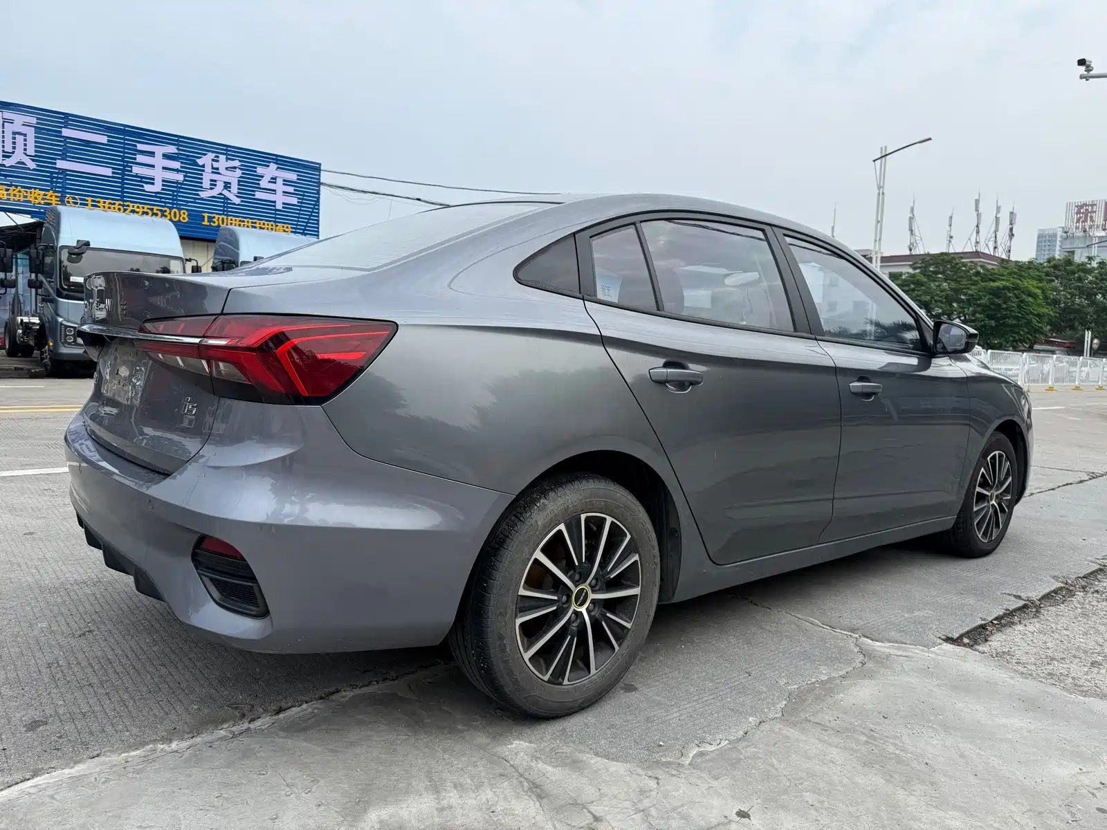 Фото 13 - Roewe i5