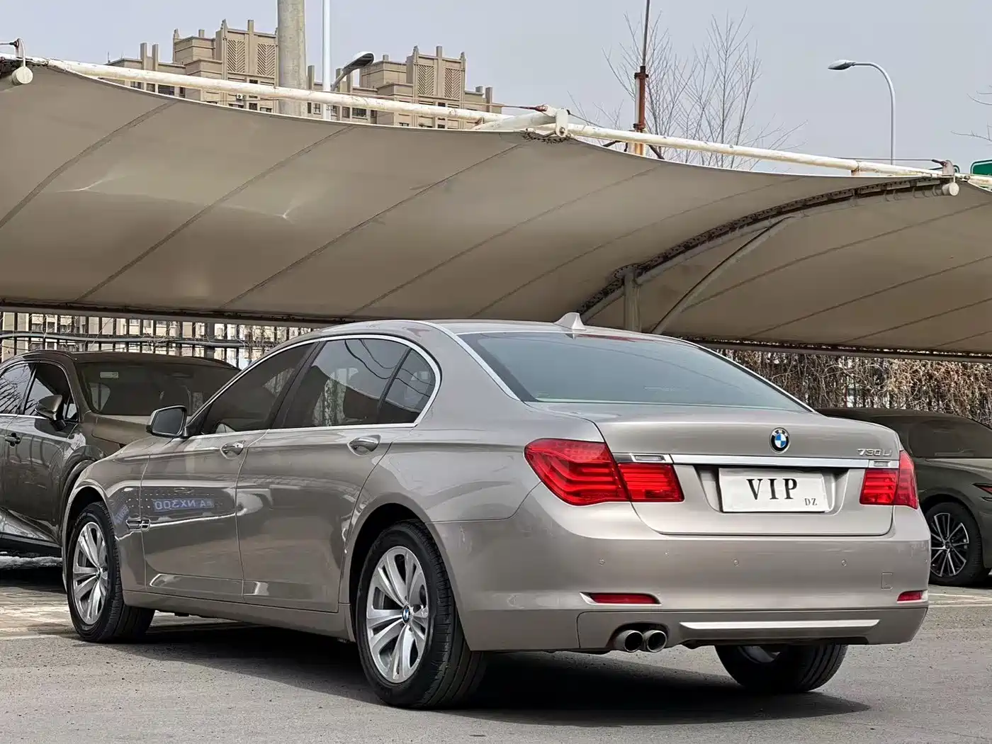 BMW 7 Series 2009 730Li Leading фото 7