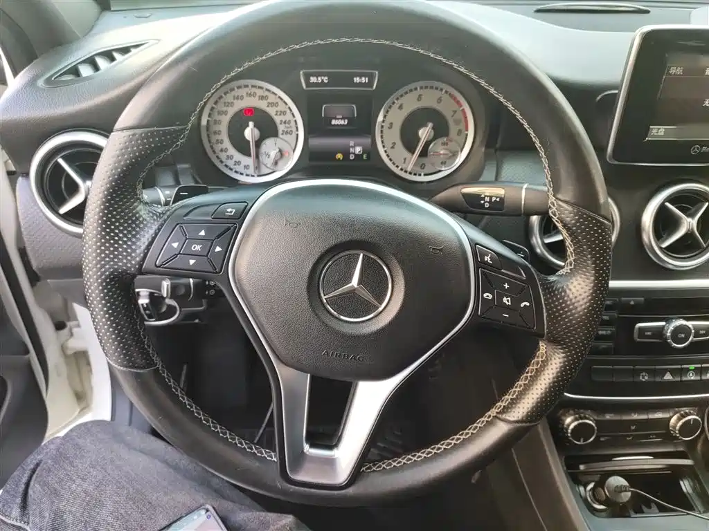 Mercedes-Benz A-Class (Import) 2015 A 200 Fashion фото 6