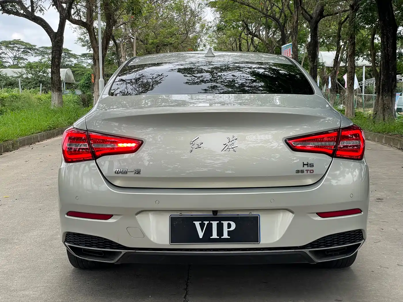Hongqi H5 2020 1.8T Automatic Smart Connection Qi Rhythm Edition фото 19