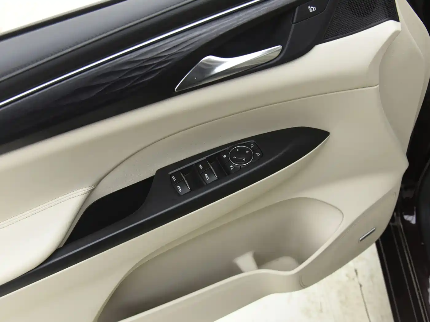 Buick GL8 2022 Avenir Avia 6-Seater Virtue Edition фото 9