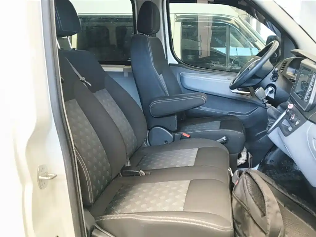 SAIC Maxus Xintu V80 2024 Model Year Aoyunton Value Edition 6MT Short Wheelbase Medium Roof 127Ps 5/6-Seater фото 25