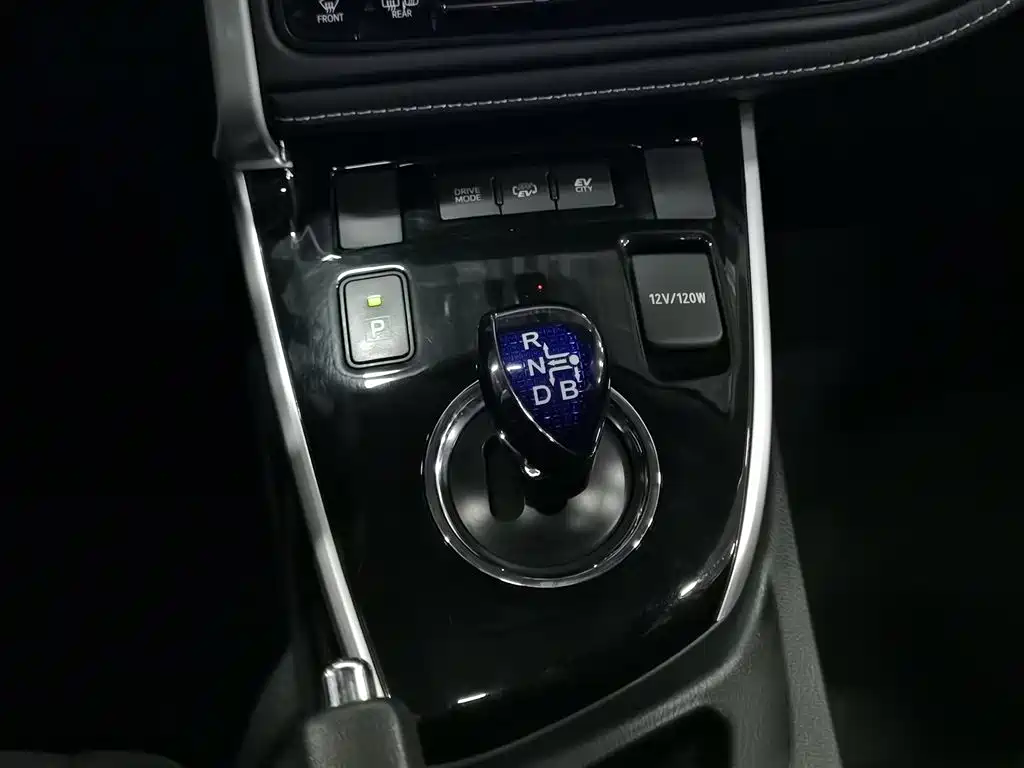 Toyota Corolla Twin Engine E+ 2019 1.8L E-CVT Leading Edition фото 13