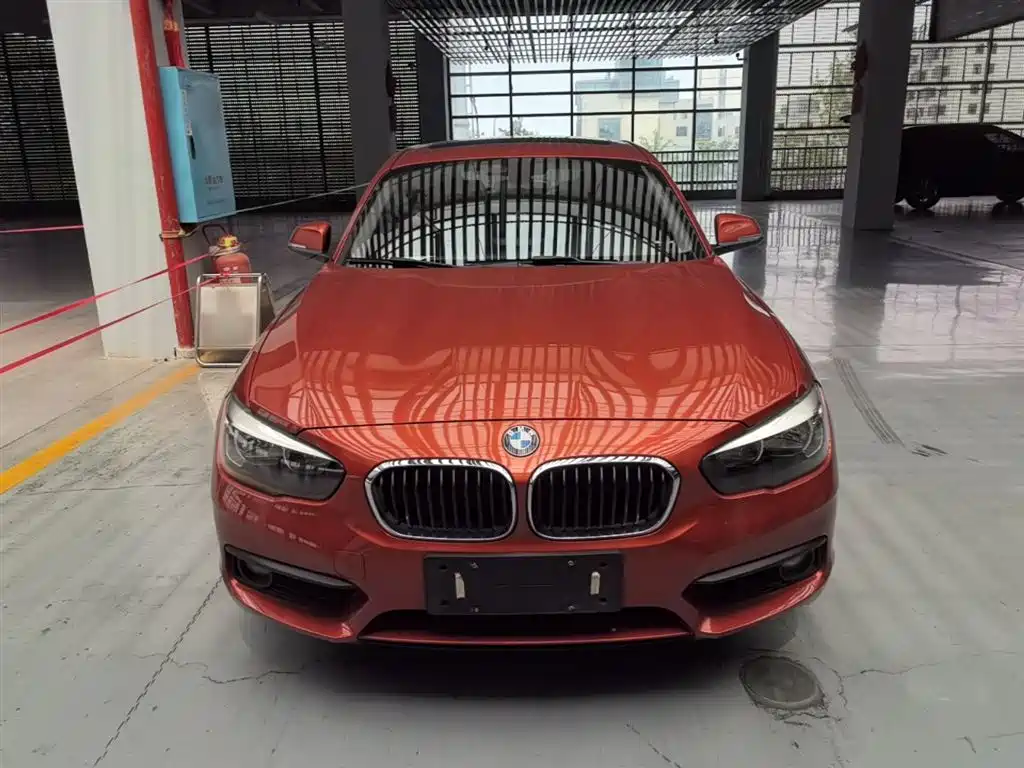 BMW 1 Series (Import) 2018 118i Leading фото 3